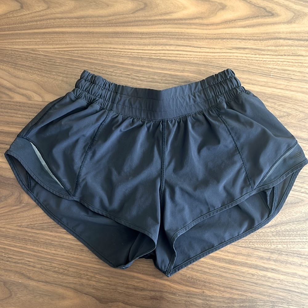 Lululemon Hotty Hot 2.5 inch Size 4 Black